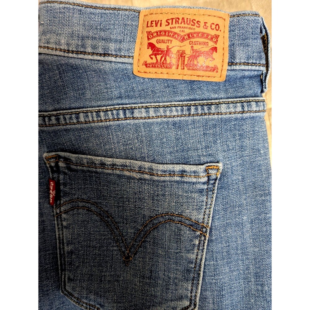 Levis Strauss Jeans Women’s Size 6 Boot Cut Medium Wash Comfort Stretch - Picture 2 of 9